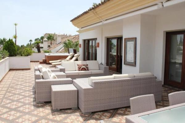 Duplex en venta en Urbanizacion La Meridiana, Marbella photo 4