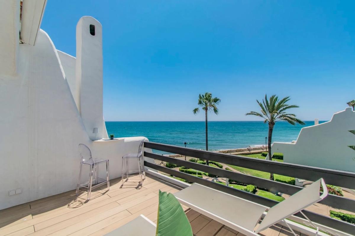 Venta de chalet adosado en Calle Urbanización Coral Beach , Marbella photo 1