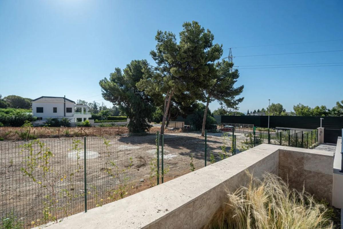 Sale of independent chalet in Barrio Sierra Blanca, Marbella
 photo 2