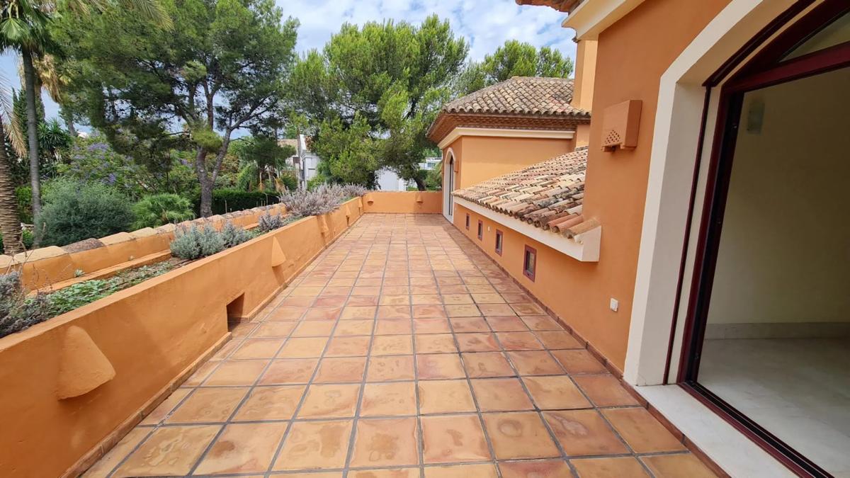 Venta de chalet independiente en Urbanizacion Altos Reales, Marbella
 photo 2