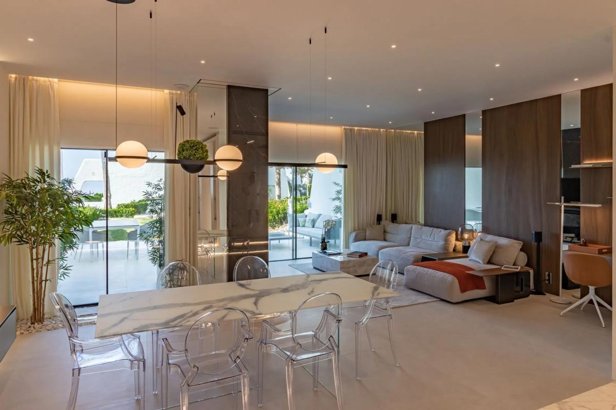 Venta de chalet adosado en Barrio Las Lomas de Río Verde , Marbella photo 2