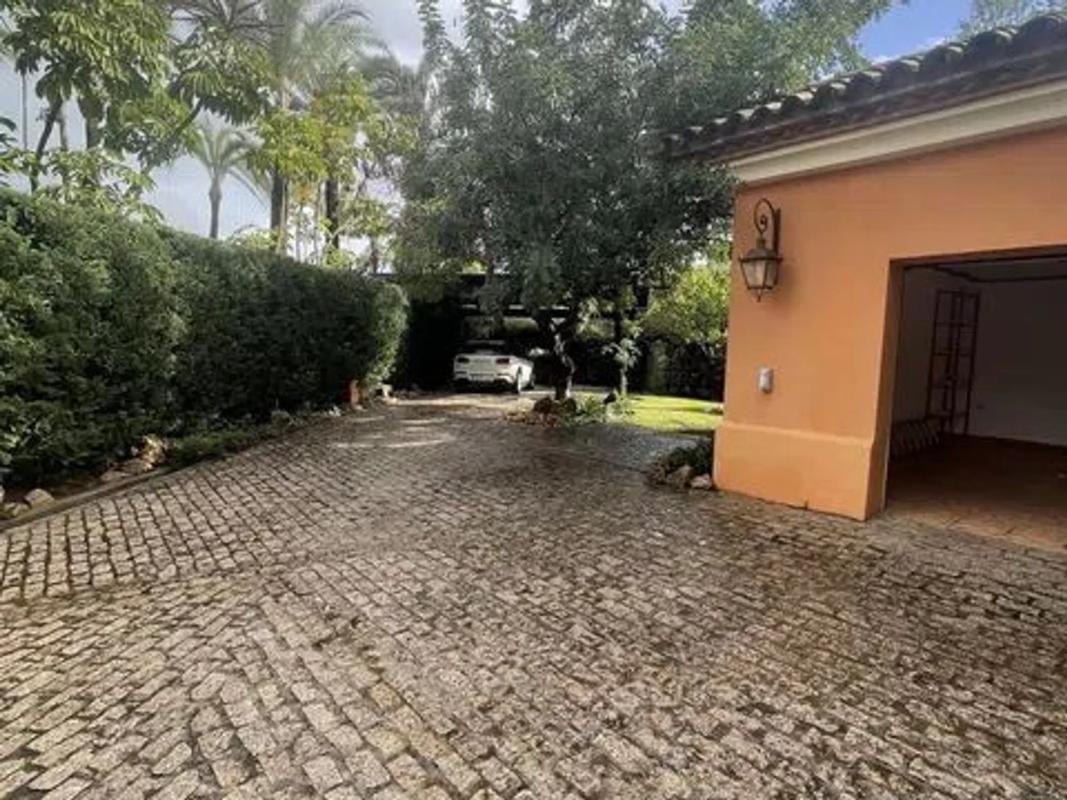 Sprzedaż niezależnego domku jednorodzinnego w Calle BACH, 12, Marbella photo 3