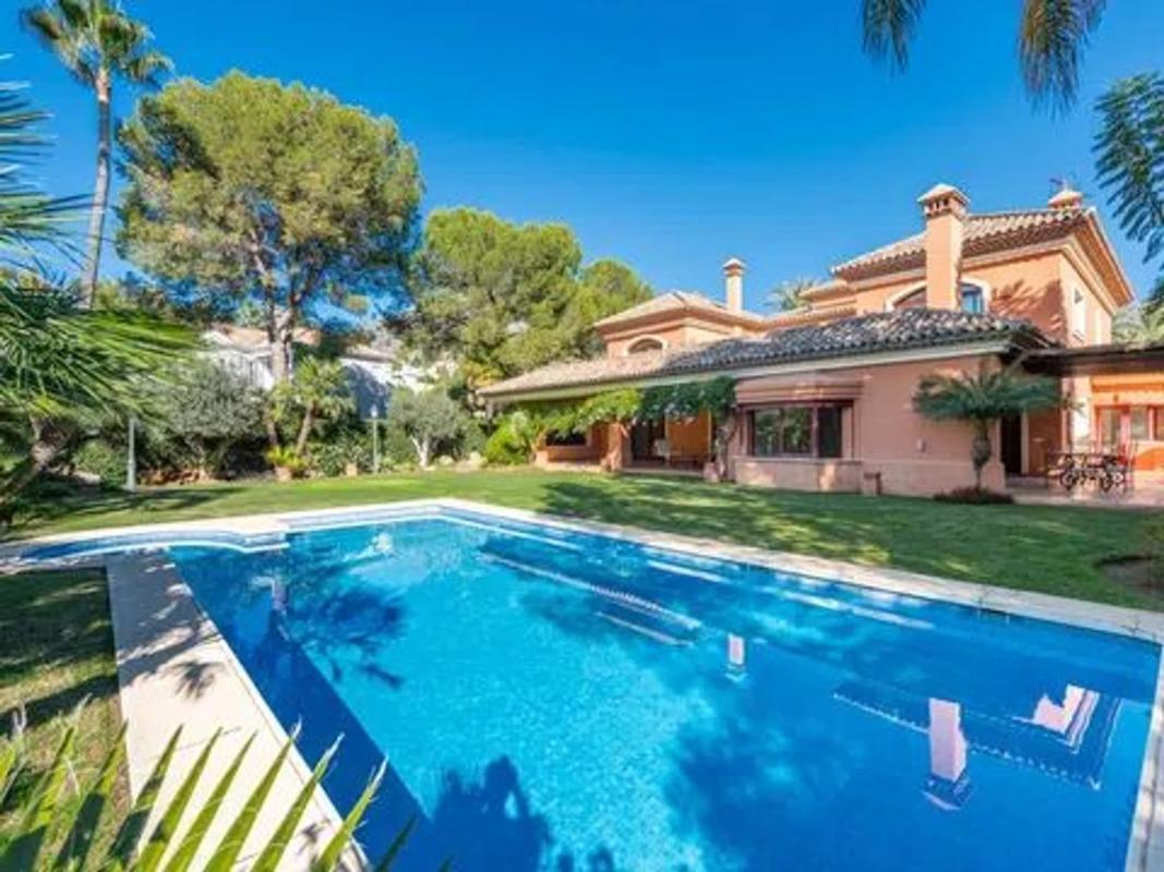 Sprzedaż niezależnego domku jednorodzinnego w Calle BACH, 12, Marbella photo 5