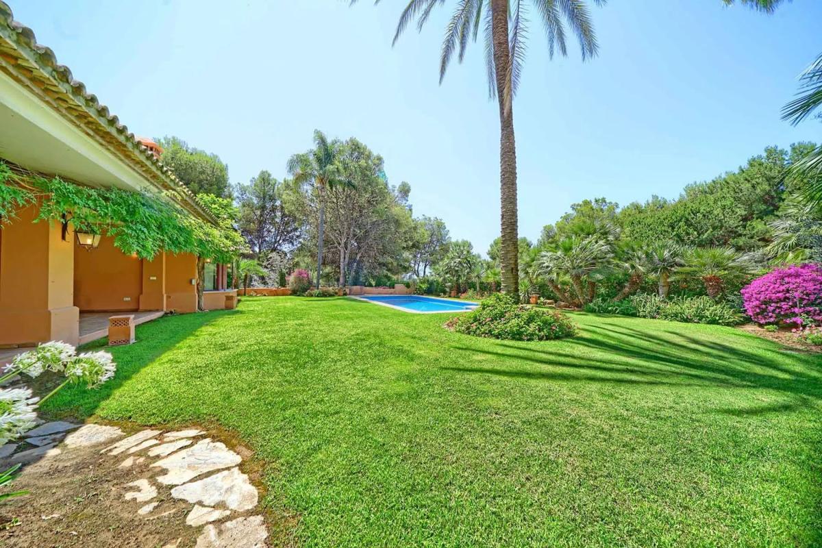Venta de chalet independiente en Urbanizacion Altos Reales, Marbella
photo 1