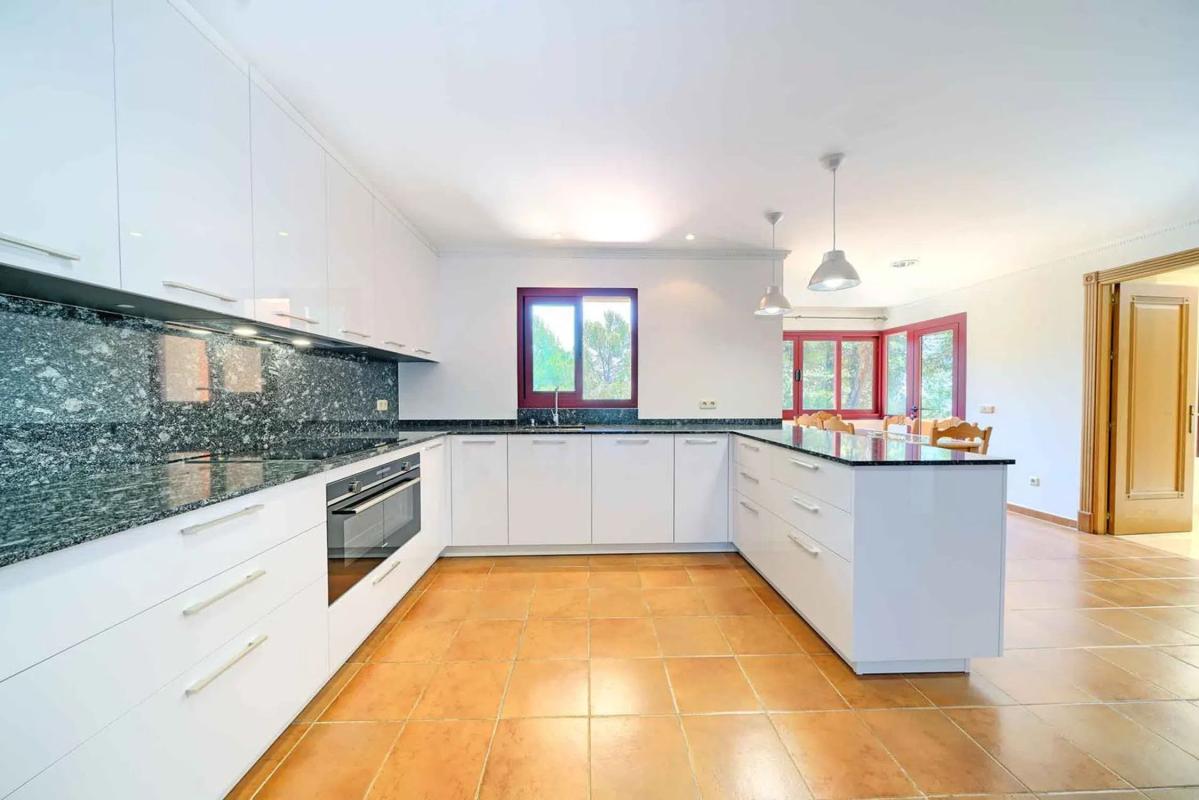 Venta de chalet independiente en Urbanizacion Altos Reales, Marbella
photo 2