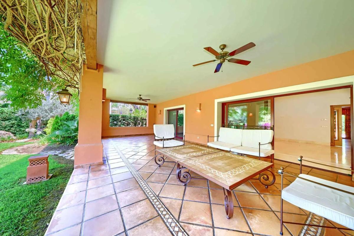 Venta de chalet independiente en Urbanizacion Altos Reales, Marbella
photo 3