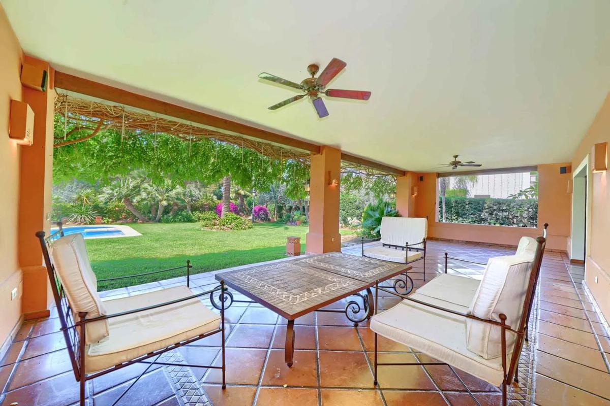 Venta de chalet independiente en Urbanizacion Altos Reales, Marbella
photo 4