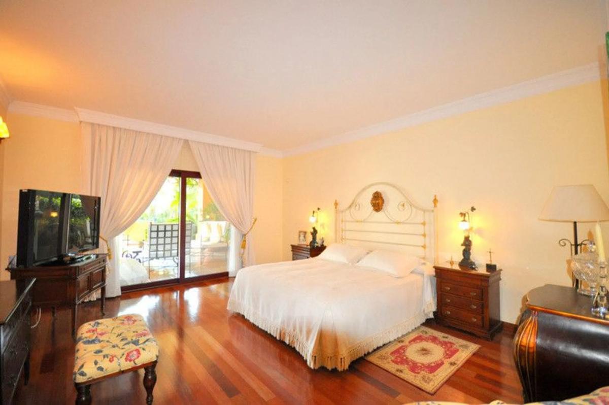 Sprzedaż niezależnego domku jednorodzinnego w Barrio Sierra Blanca, Marbella photo 1