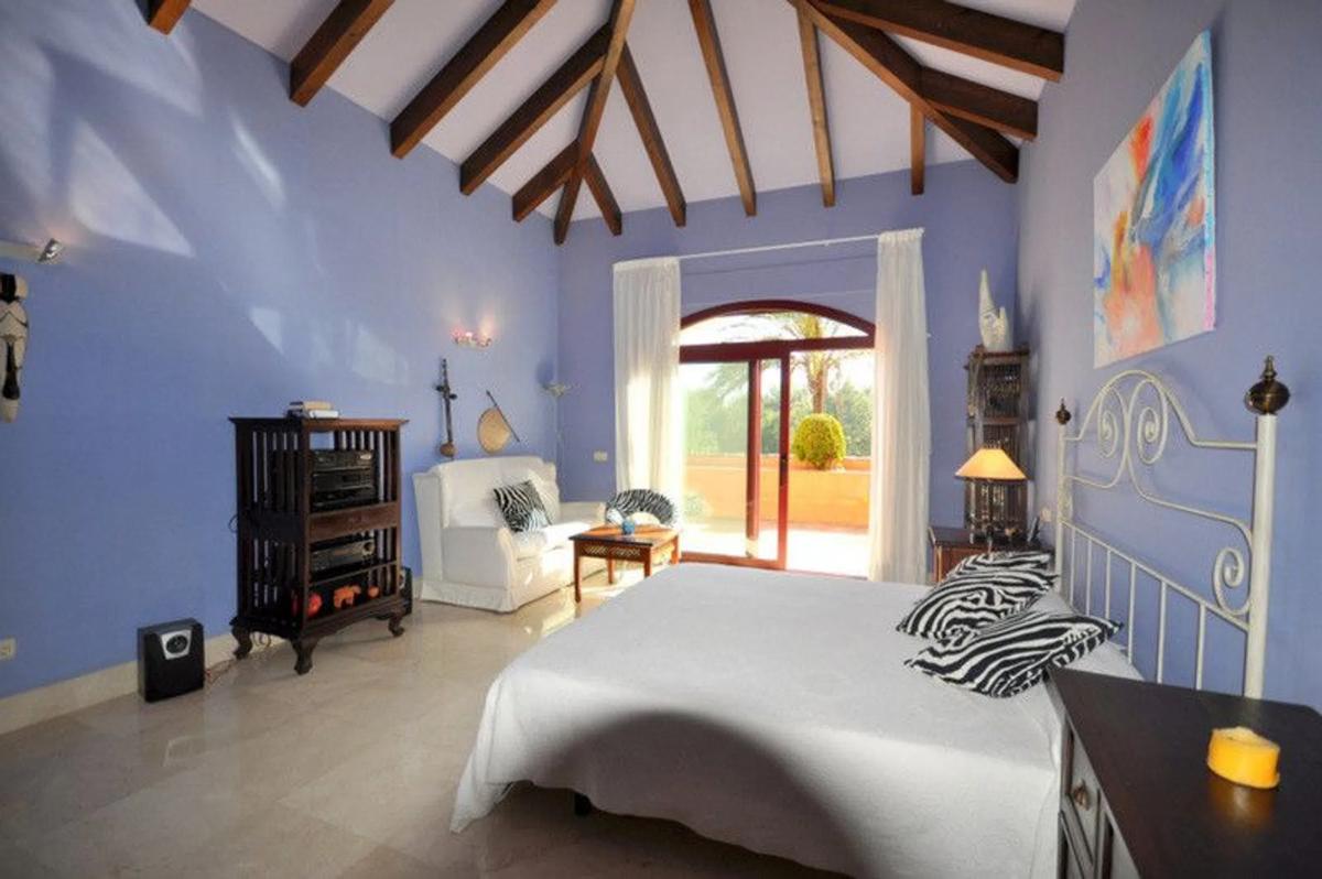 Sprzedaż niezależnego domku jednorodzinnego w Barrio Sierra Blanca, Marbella photo 3