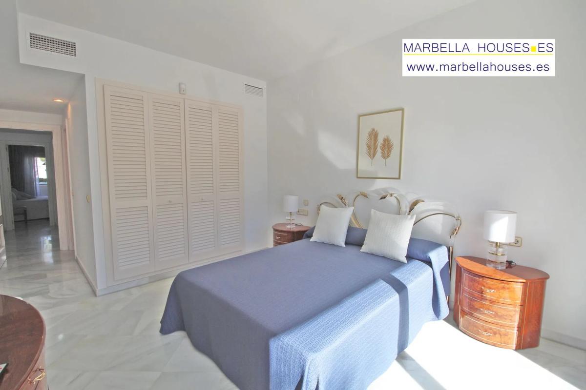 Venta de piso en Barrio La Carolina-Guadalpín, Marbella
 photo 2