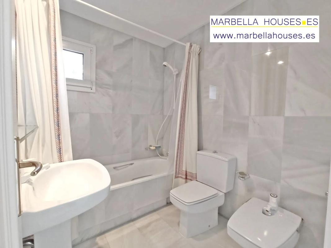 Venta de piso en Barrio La Carolina-Guadalpín, Marbella
 photo 5