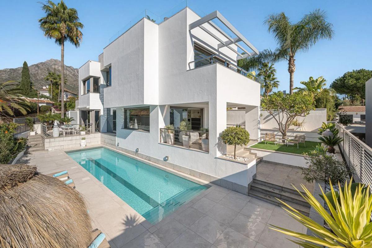 Venta de chalet independiente en Calle Benaojan, Marbella
photo 1