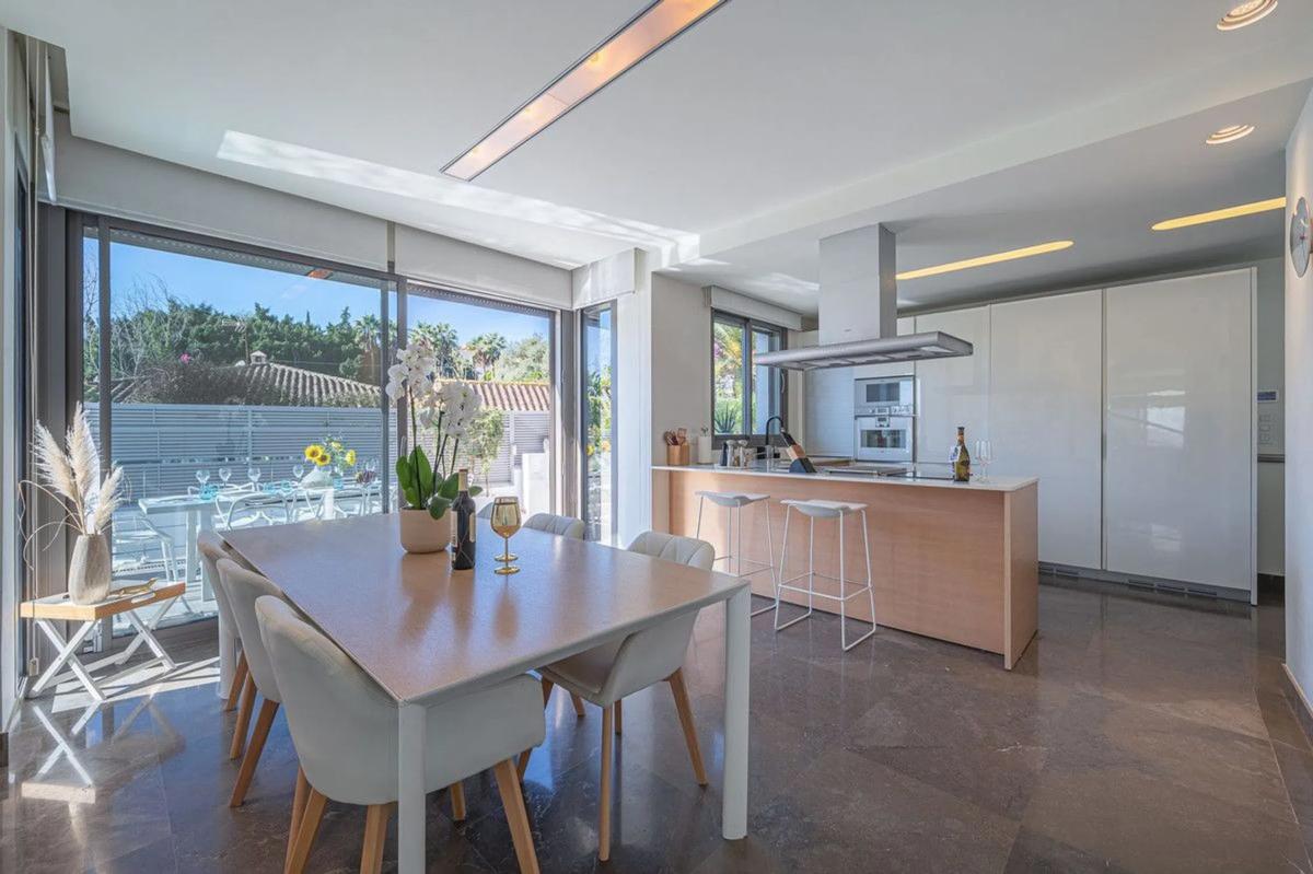 Venta de chalet independiente en Calle Benaojan, Marbella
photo 2