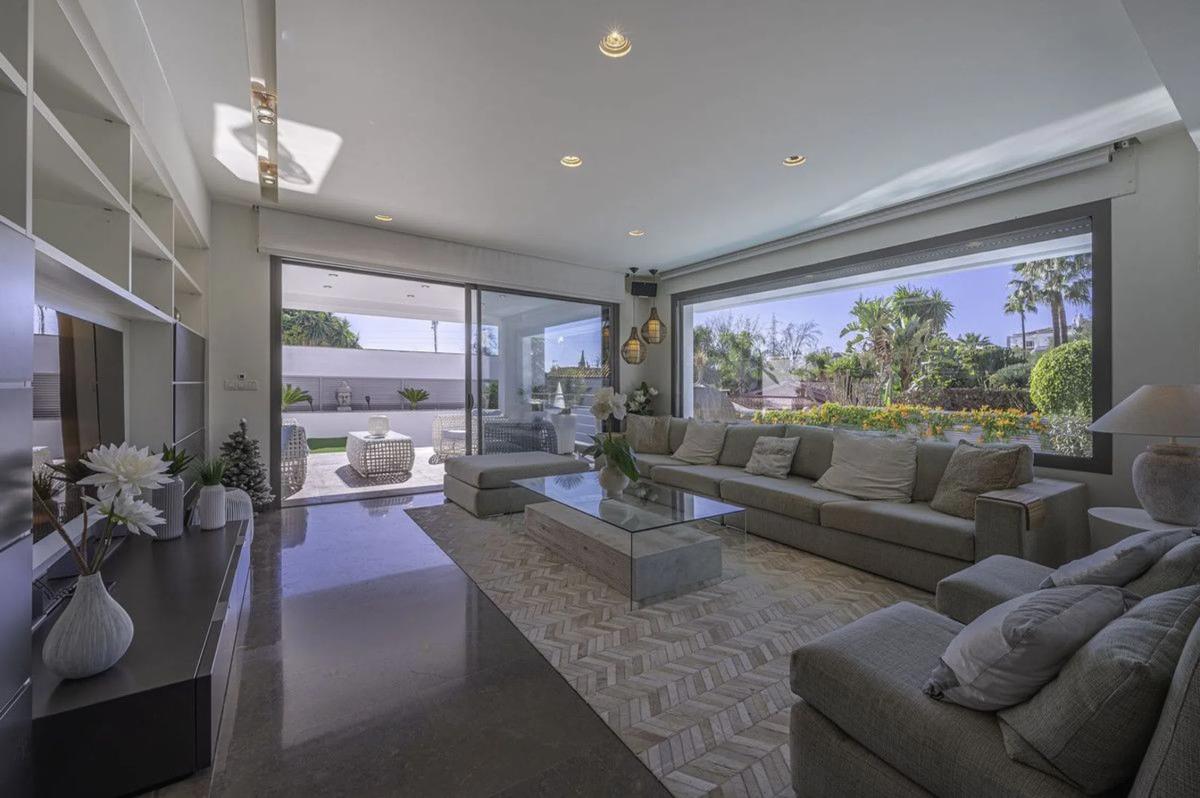 Venta de chalet independiente en Calle Benaojan, Marbella
photo 5
