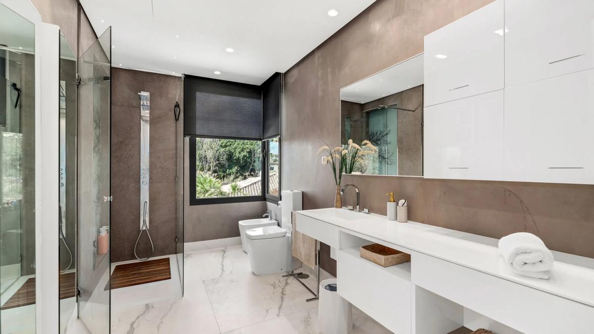Venta de chalet independiente en Calle Benaojan, Marbella
photo 4