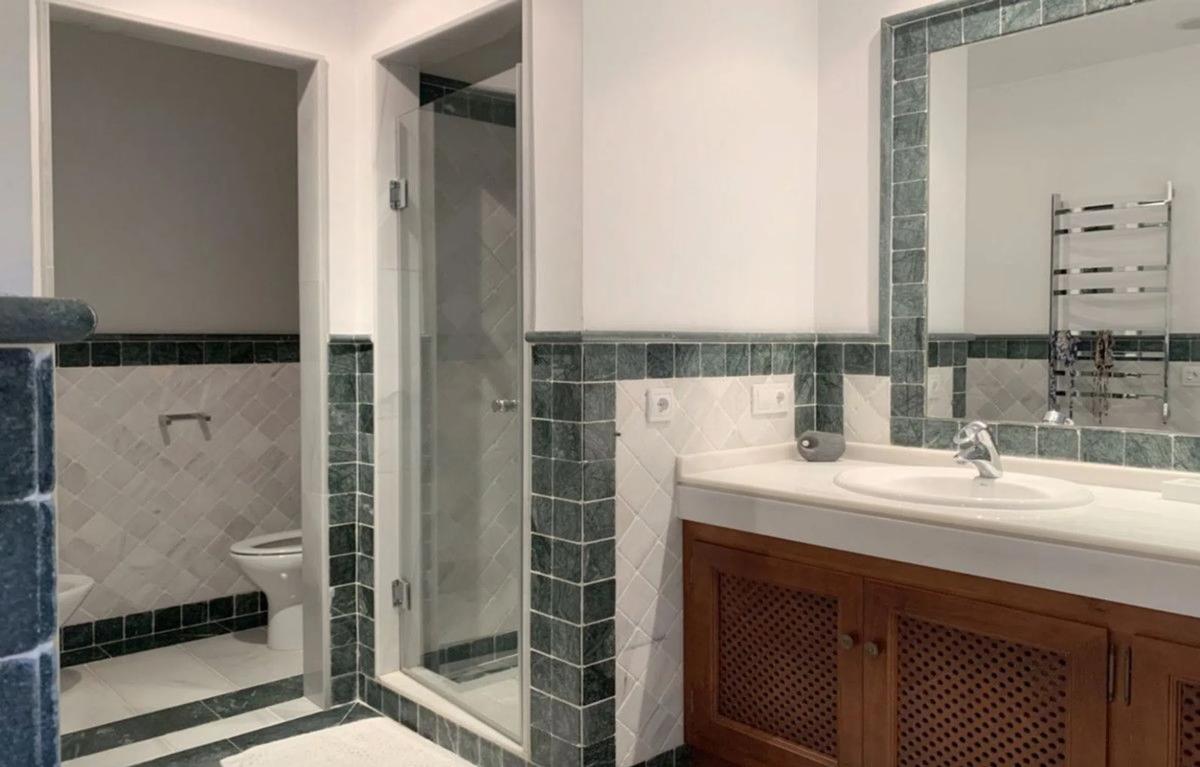 Venta de piso en Urbanización Monte Paraíso, Marbella
 photo 3