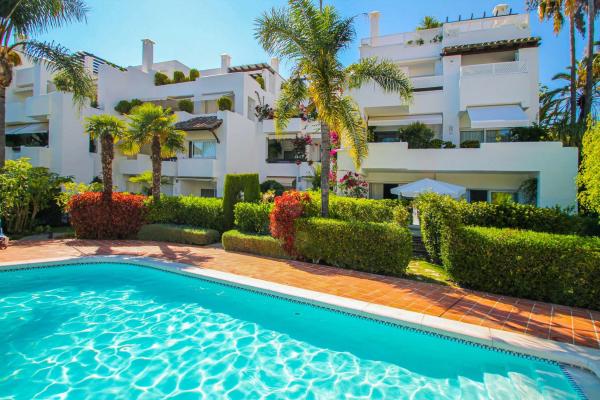 Mieszkanie na sprzedaż w Comunidad Alhambra del Mar, Marbella photo 1