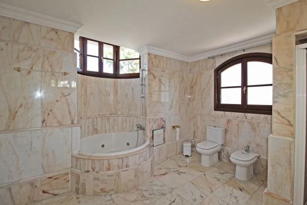 Chalet wolnostojący na sprzedaż w  La Carolina s/n, Marbella photo 4