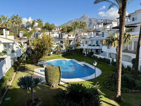 Duplex na sprzedaż w Barrio Aloha, Marbella photo 1