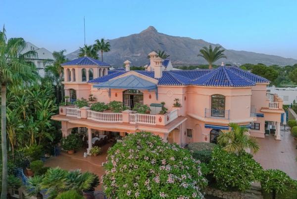 Chalet independiente en venta en Aloha, Marbella
photo 1