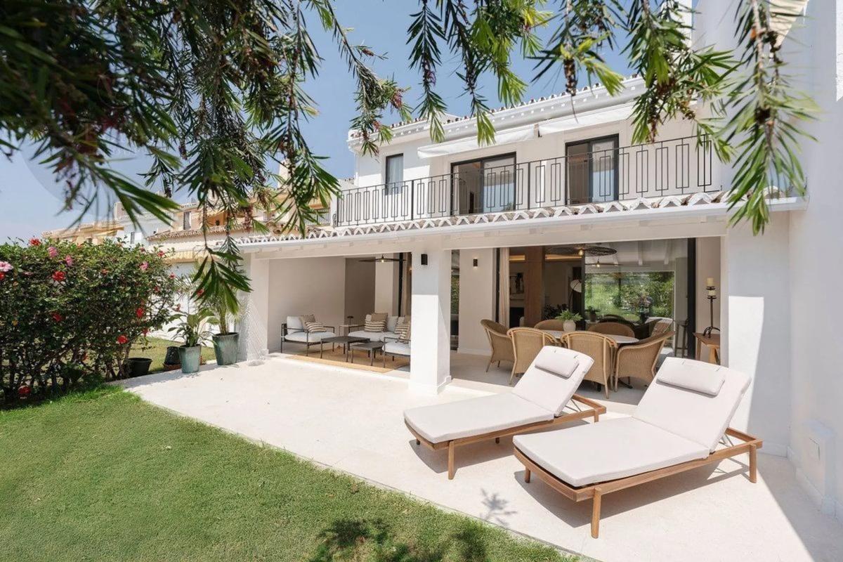 Sale of townhouse in Barrio Aloha , Marbella photo 1