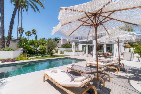 Chalet independiente en venta en Calle paris, Marbella
thumbnail 3