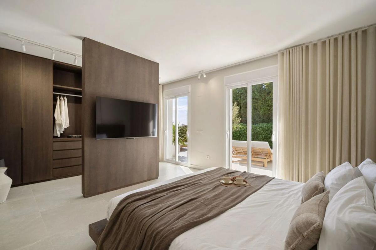 Sale of townhouse in  Avenida Valle del Golf , Marbella photo 3