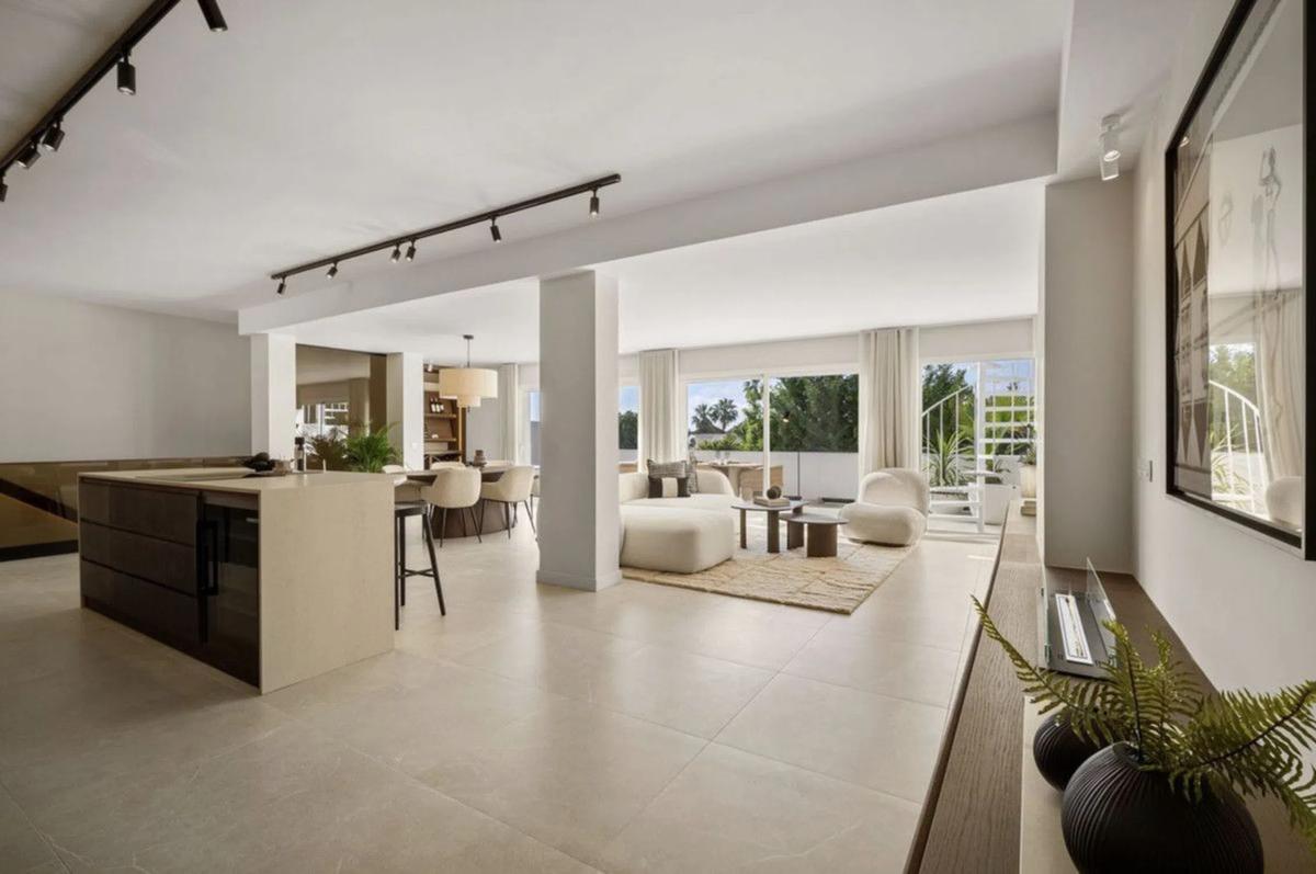 Sale of townhouse in  Avenida Valle del Golf , Marbella photo 4
