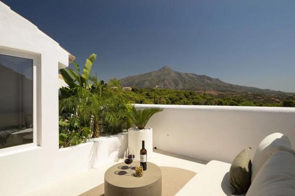 Terraced house for sale at Avenida del Norte , Marbella thumbnail 2