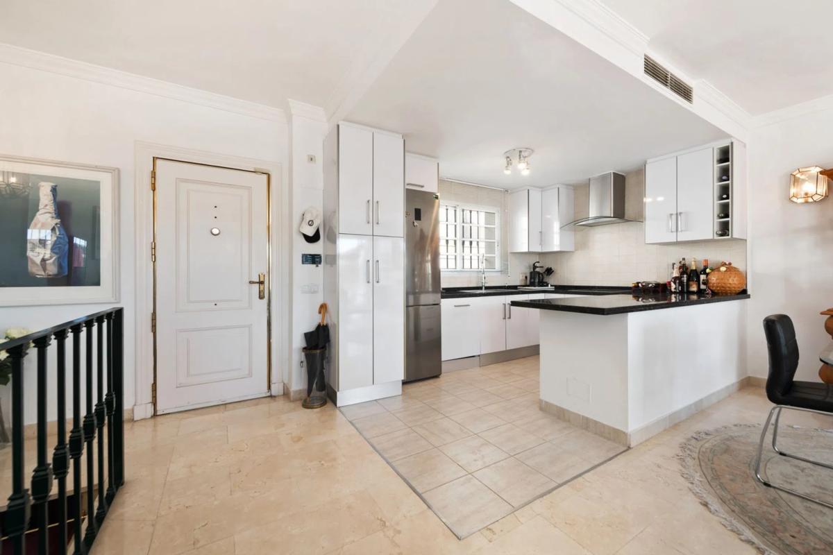 Sale of townhouse in Barrio Aloha , Marbella photo 5