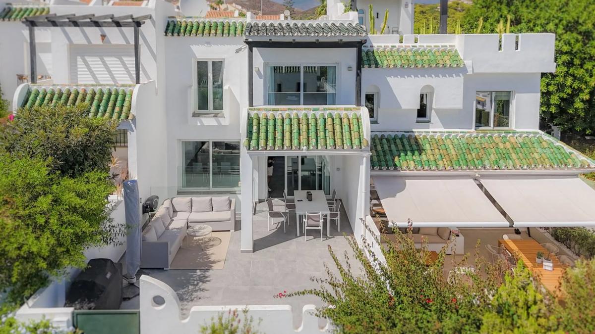 Sale of townhouse in Barrio Aloha , Marbella photo 1