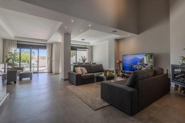 Chalet adosado en venta en Barrio Aloha , Marbella thumbnail 1