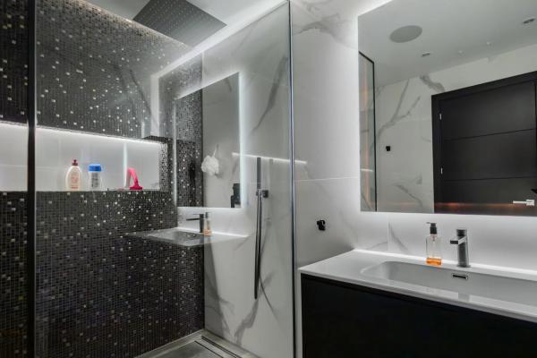 Chalet adosado en venta en Barrio Aloha , Marbella thumbnail 2