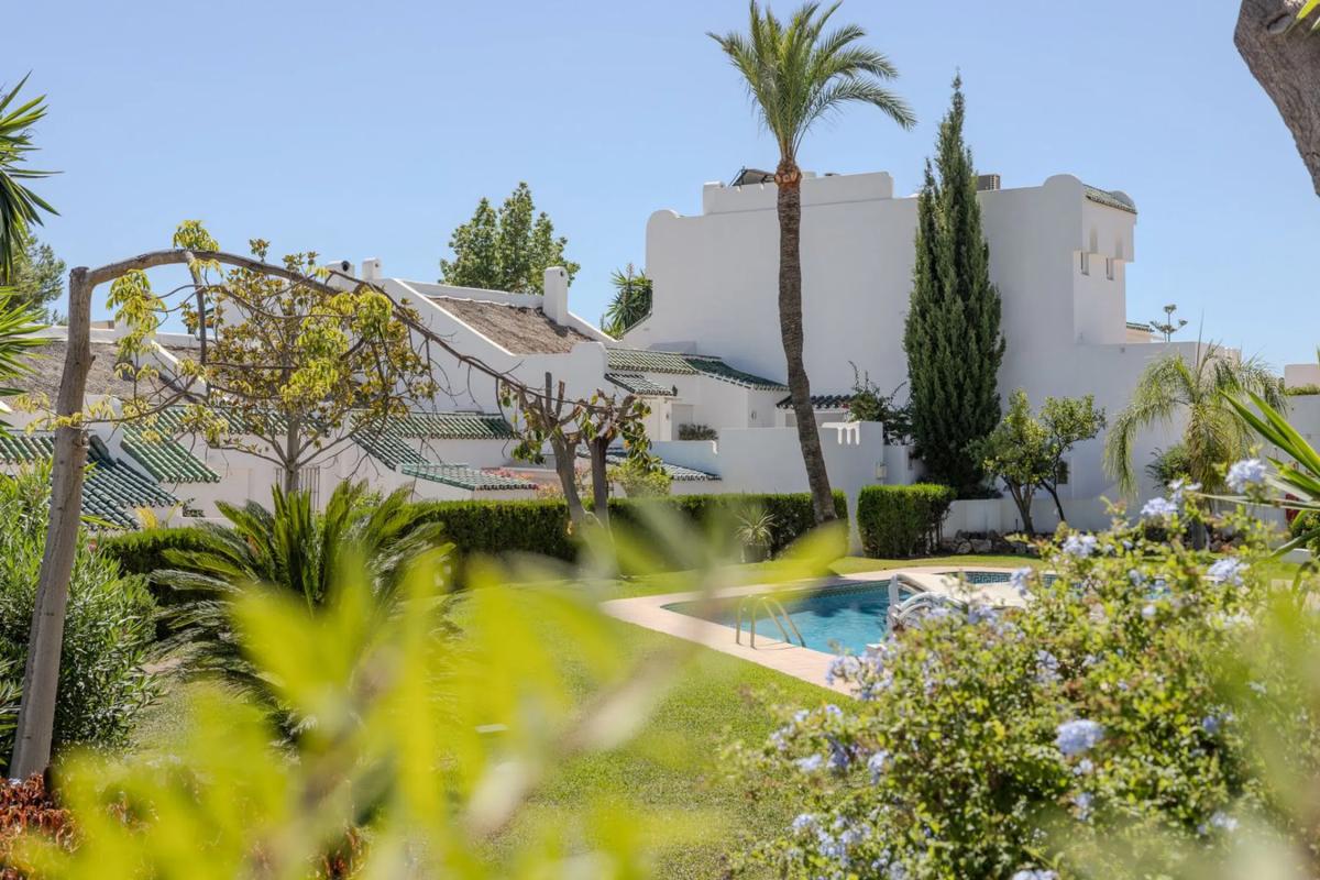 Sale of townhouse in Barrio Aloha , Marbella photo 5