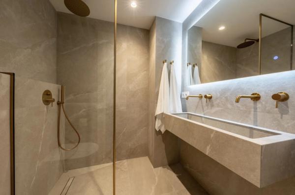 Chalet adosado en venta en Barrio Aloha , Marbella thumbnail 1