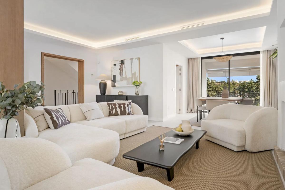 Sale of townhouse in Barrio Aloha , Marbella photo 2