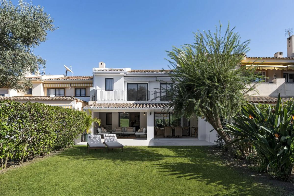 Sale of townhouse in Barrio Aloha , Marbella photo 4