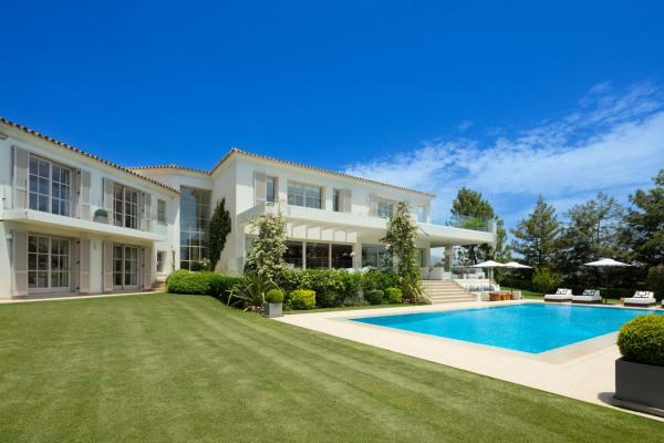 Chalet independiente en venta en Avenida del Golf, 40, Marbella
thumbnail 3