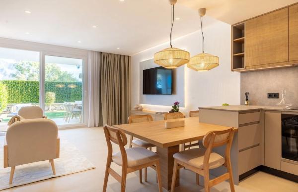 Duplex en venta en Avenida Valle del Golf, Marbella photo 1