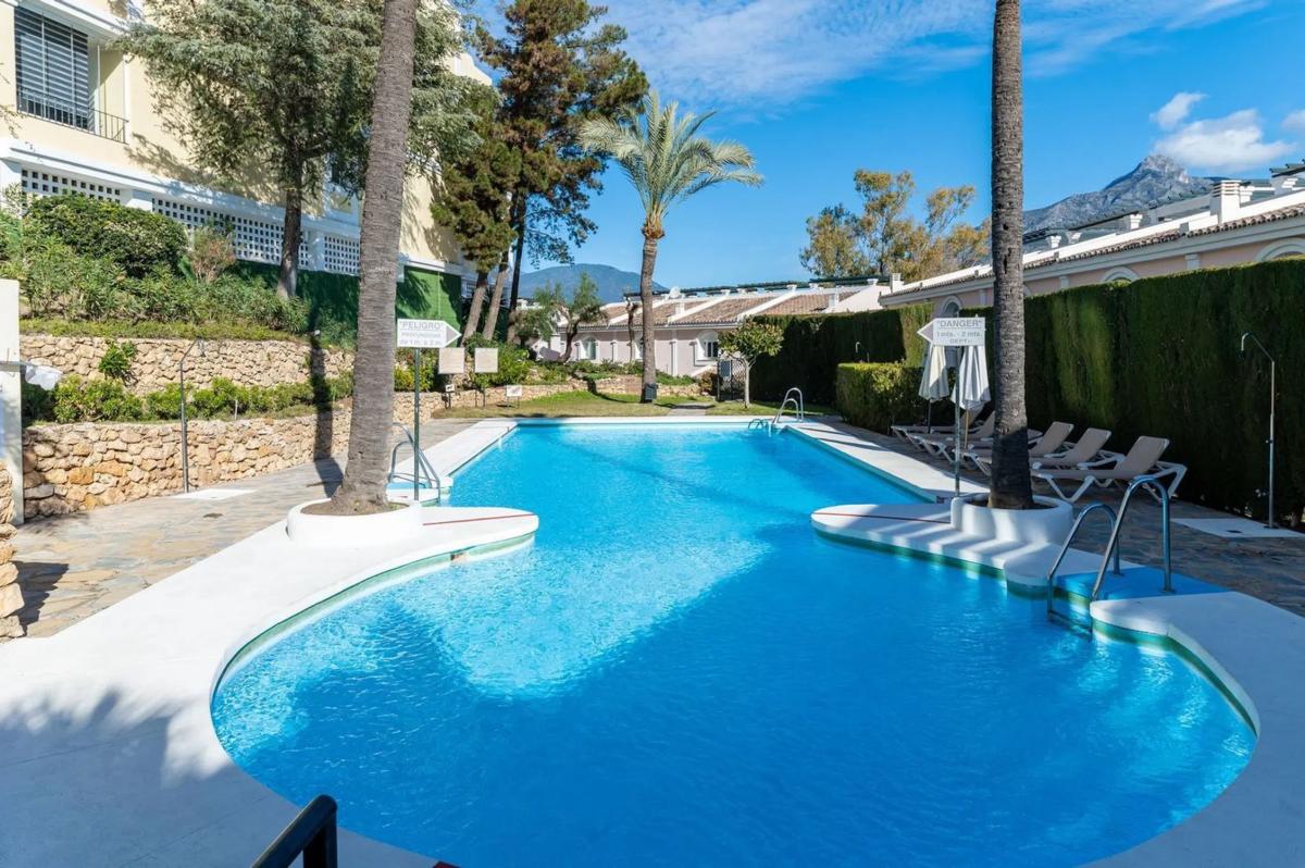Duplex sale in Avenida Valle del Golf, Marbella photo 2