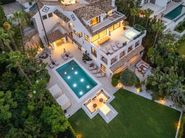 Chalet independiente en venta en Avenida del Prado, Marbella
photo 1
