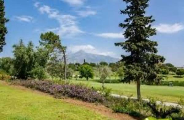 Sprzedaż mieszkania w Avenida Valle del Golf, Marbella
thumbnail 3