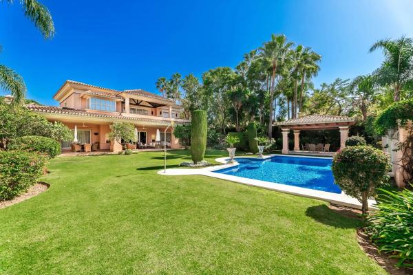 Chalet independiente en venta en CL PONIENTE, Marbella
photo 1