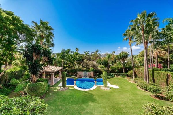 Chalet independiente en venta en CL PONIENTE, Marbella
thumbnail 2