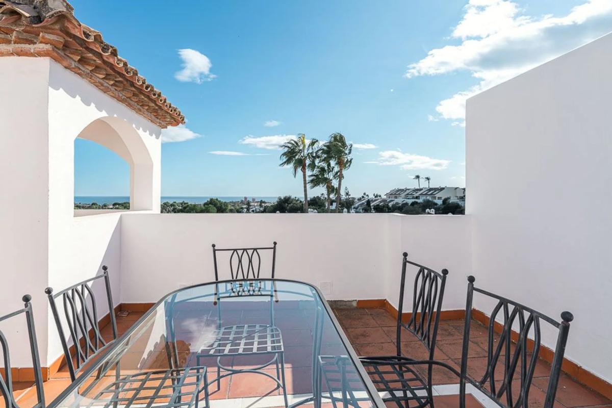 Venta de chalet adosado en  Calle las Aguilas, 168 , Marbella photo 3