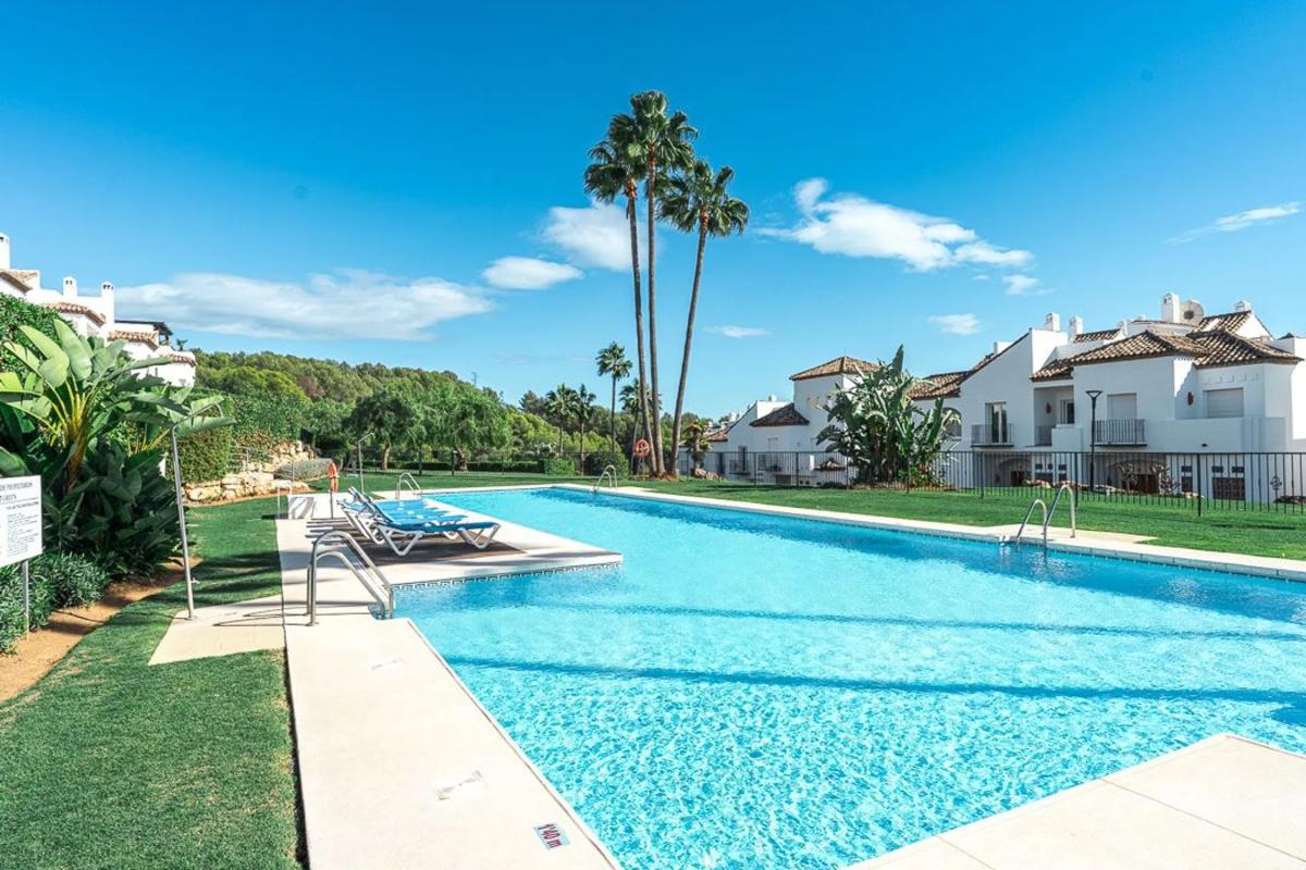 Venta de chalet adosado en  Calle las Aguilas, 168 , Marbella photo 4
