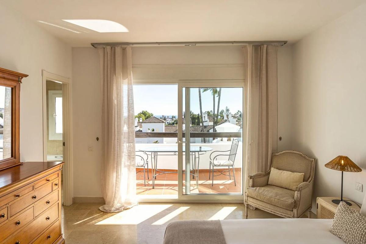 Venta de chalet adosado en  Calle las Aguilas, 168 , Marbella photo 5