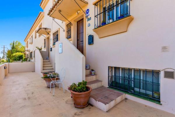 Chalet adosado en venta en Urbanización los Olivos I, 5 , Marbella photo 1