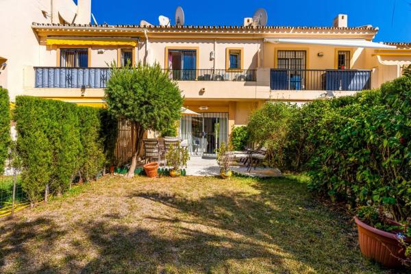 Chalet adosado en venta en Urbanización los Olivos I, 5 , Marbella thumbnail 1