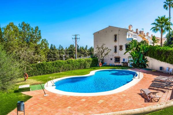 Chalet adosado en venta en Urbanización los Olivos I, 5 , Marbella thumbnail 2